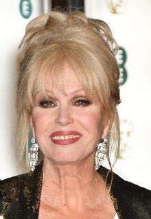 joanna lumley personal life.